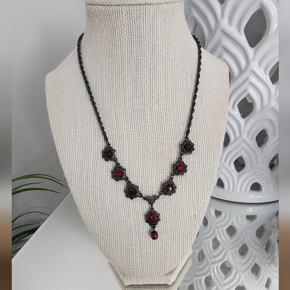 1928 Black and Red Vintage Necklace